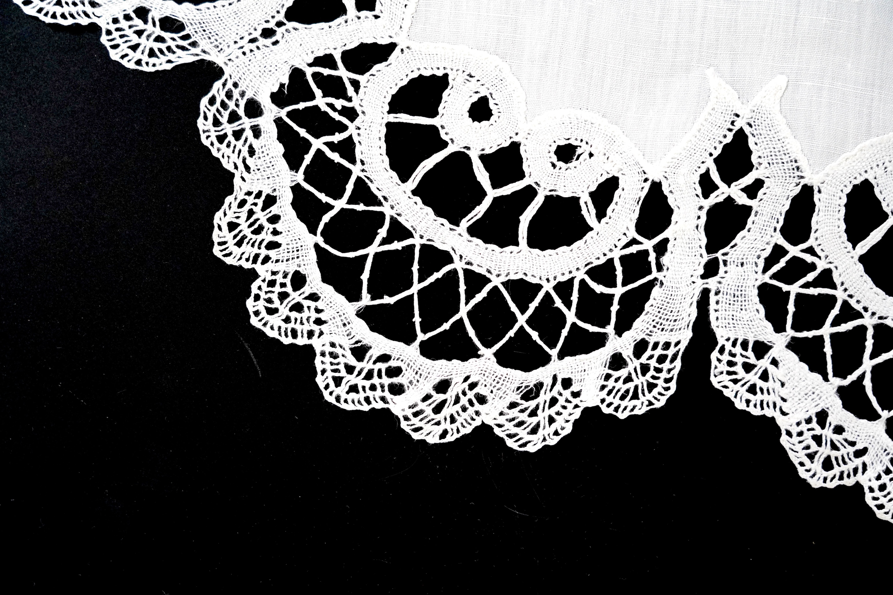 A large drawn thread worked table cloth, various other table cloths, napkins and various sets of fine hand made tatting and fine tape lace table mats